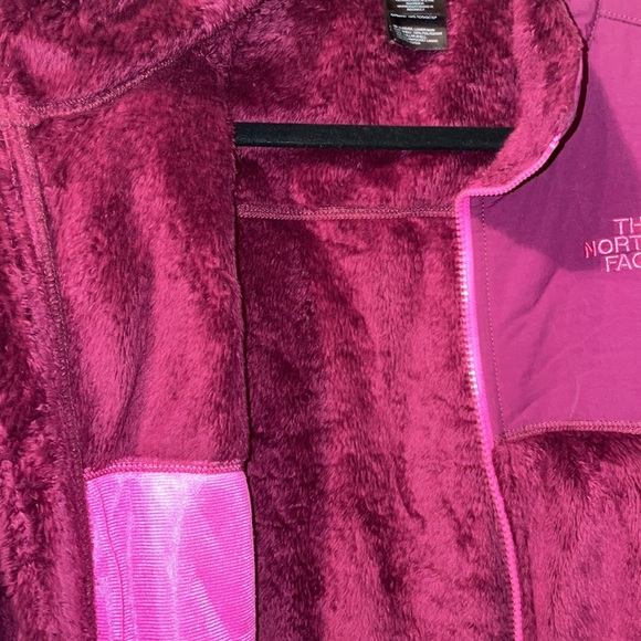 Fuchsia North Face Fur Coat size XL (18) in kids size size small in woman’s - Picture 4 of 4